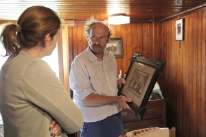 Hans Keller interessiert sich für Geschichte und weiss (fast) alles über die Egelsee-Höfe. Und er fühlt sich sichtlich wohl im ehemaligen Siechenhaus (mir hingegen war das alles nicht so geheuer).