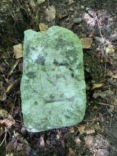 Grenzstein W, oben