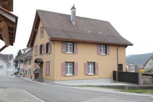 Erstes Schulhaus