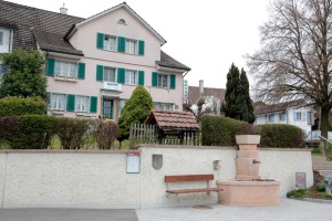 Restaurant Sonne mit Dorfbrunnen, Wilen bei Wil (Foto Daniel Lüscher)